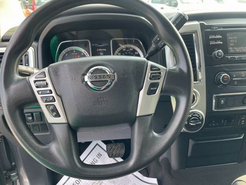Used 2017 Nissan Titan SV image 14