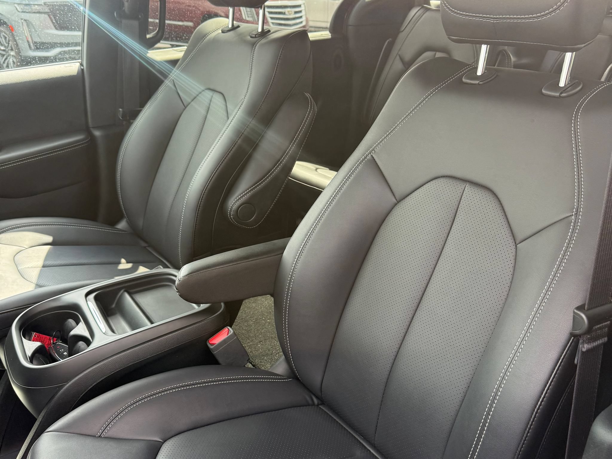 Used 2027 Chrysler Pacifica Select FWD image 57