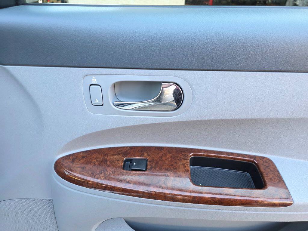 Used 2005 Buick LaCrosse CXL w/ Chrome Appearance Package FWD image 24