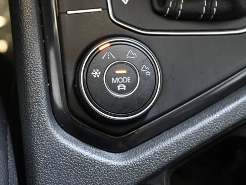 Used 2021 Volkswagen Tiguan SE AWD/4WD image 26