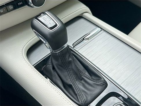 Used 2022 Volvo XC90 T5 Momentum w/ Advanced Package image 30