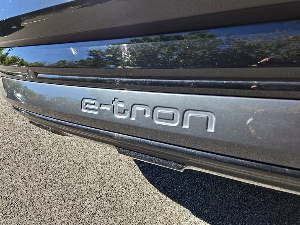 Used 2024 Audi Q8 e-tron Premium Plus w/ Premium Plus Package AWD/4WD image 9