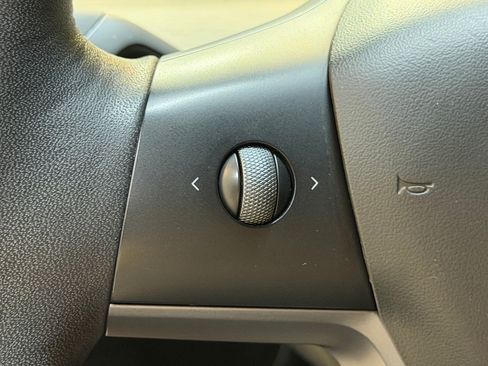 Used 2023 Tesla Model Y Long Range image 17