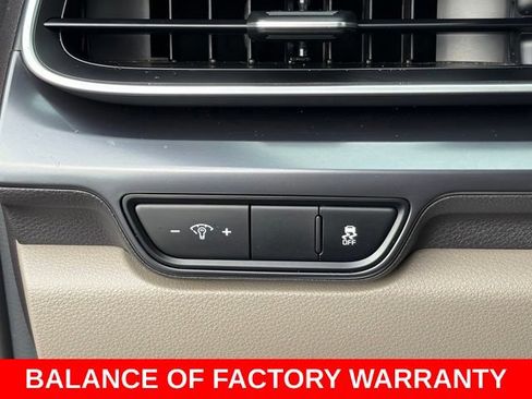 Used 2025 Kia Carnival FWD image 18