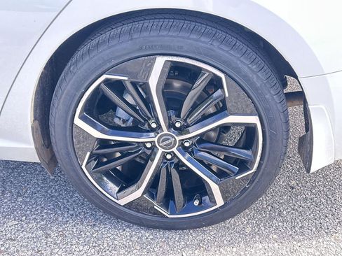 Used 2024 Nissan Altima 2.5 SR FWD image 12