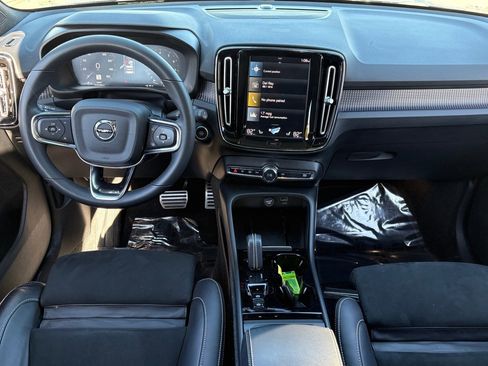Certified 2022 Volvo XC40 T5 R-Design w/ Advanced Package image 13
