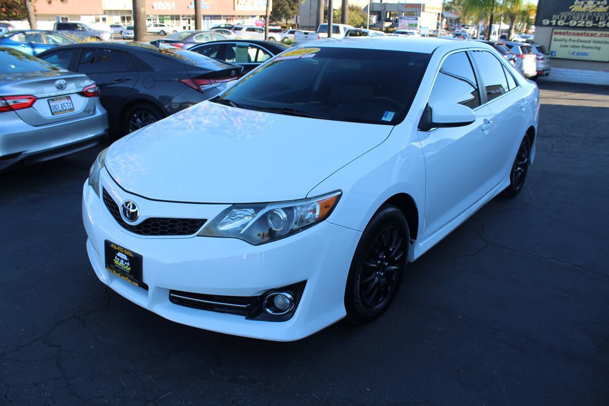 Used 2014 Toyota Camry SE FWD image 4