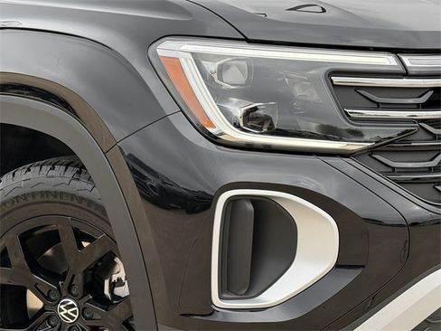 Certified 2025 Volkswagen Atlas Peak Edition SE image 3
