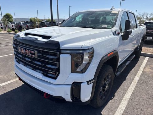Used 2025 GMC Sierra 2500 AT4 AWD/4WD image 2