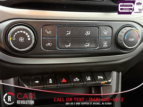 Used 2022 Chevrolet Colorado LT w/ Safety Package image 16