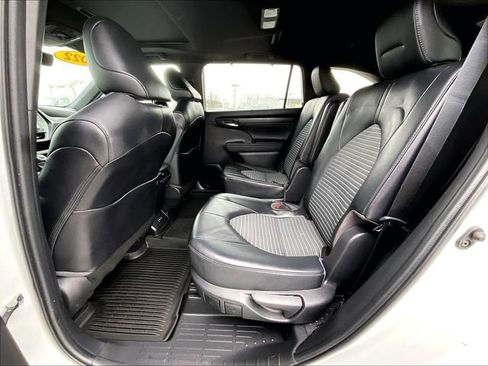 Used 2022 Toyota Highlander XSE image 15