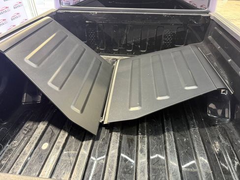 Used 2023 Jeep Gladiator Willys image 15