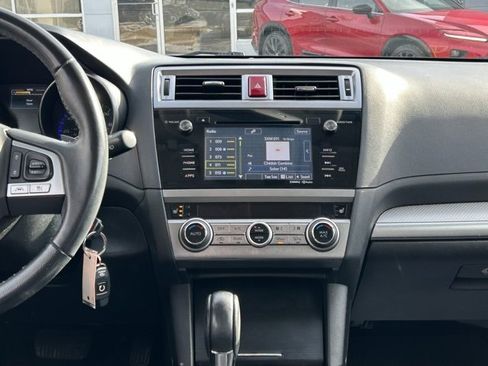 Used 2017 Subaru Outback 2.5i Premium image 24