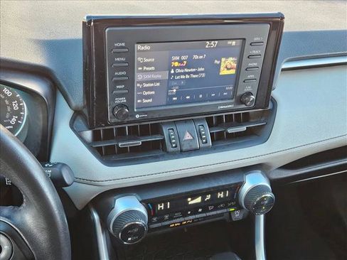 Used 2021 Toyota RAV4 XLE Premium image 14