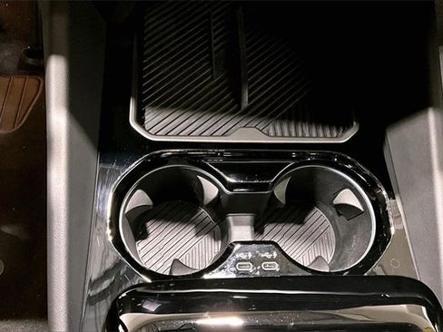 Used 2024 BMW 530i xDrive w/ Convenience Package image 25