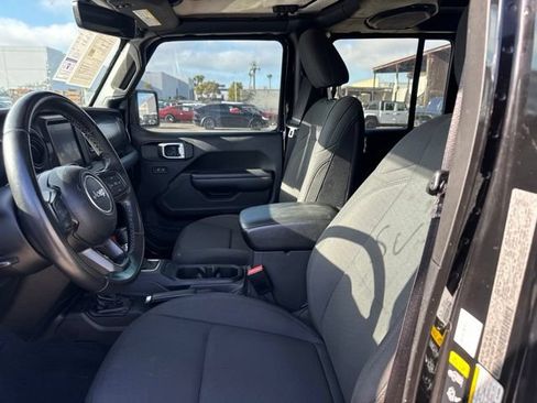 Used 2022 Jeep Gladiator Sport AWD/4WD image 9