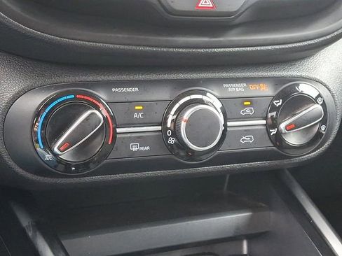 Used 2023 Kia Soul LX w/ Option Group 015 FWD image 17