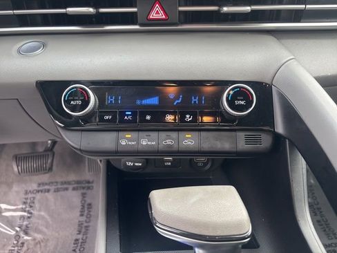 Used 2023 Hyundai Elantra SEL w/ Cargo Package image 23