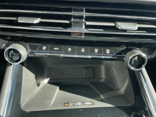 Used 2025 Chevrolet Traverse LT w/ Sun and Wheel Package AWD/4WD image 19
