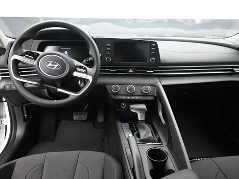 New 2026 Hyundai Elantra SE FWD image 10