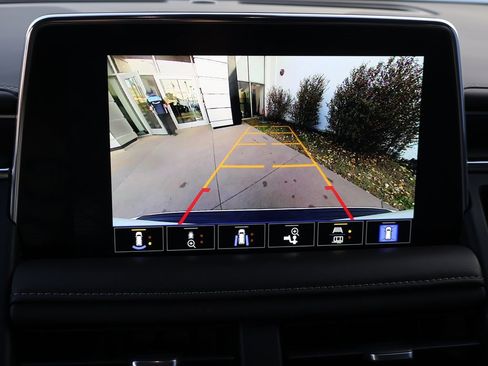 Used 2022 GMC Yukon SLT w/ SLT Luxury Package image 39