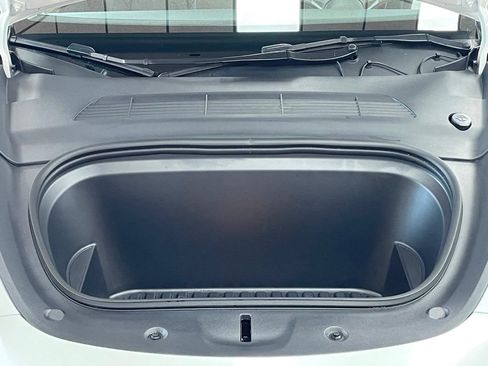 Used 2023 Tesla Model Y Long Range AWD/4WD image 43