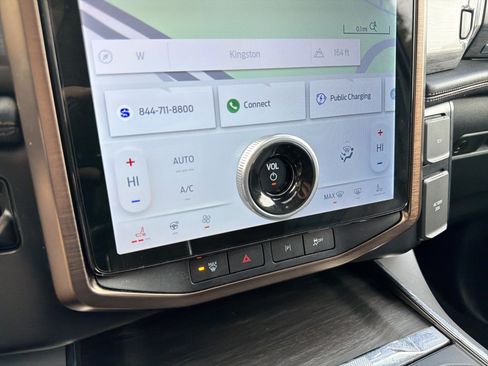 Used 2024 Ford F150 Lightning Lariat image 23