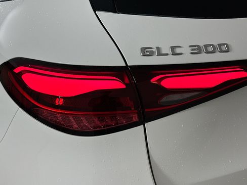 Used 2026 Mercedes-Benz GLC 300 4MATIC image 43