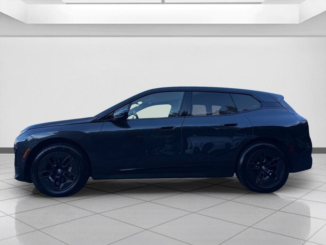 Used 2024 BMW iX xDrive50 AWD/4WD image 2