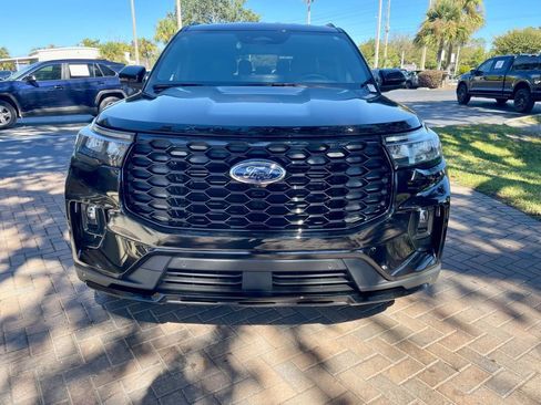 Used 2025 Ford Explorer ST-Line w/ ST-Line Street Pack image 9