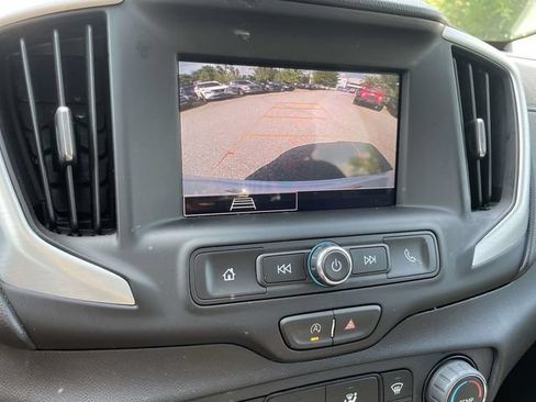 Used 2024 GMC Terrain SLE FWD image 32