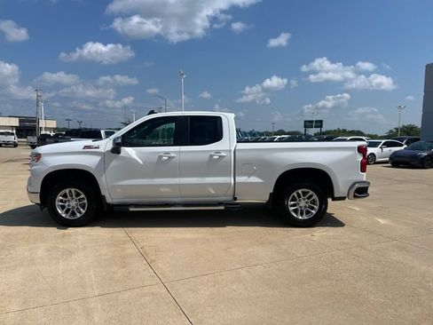 Used 2023 Chevrolet Silverado 1500 LT AWD/4WD image 2