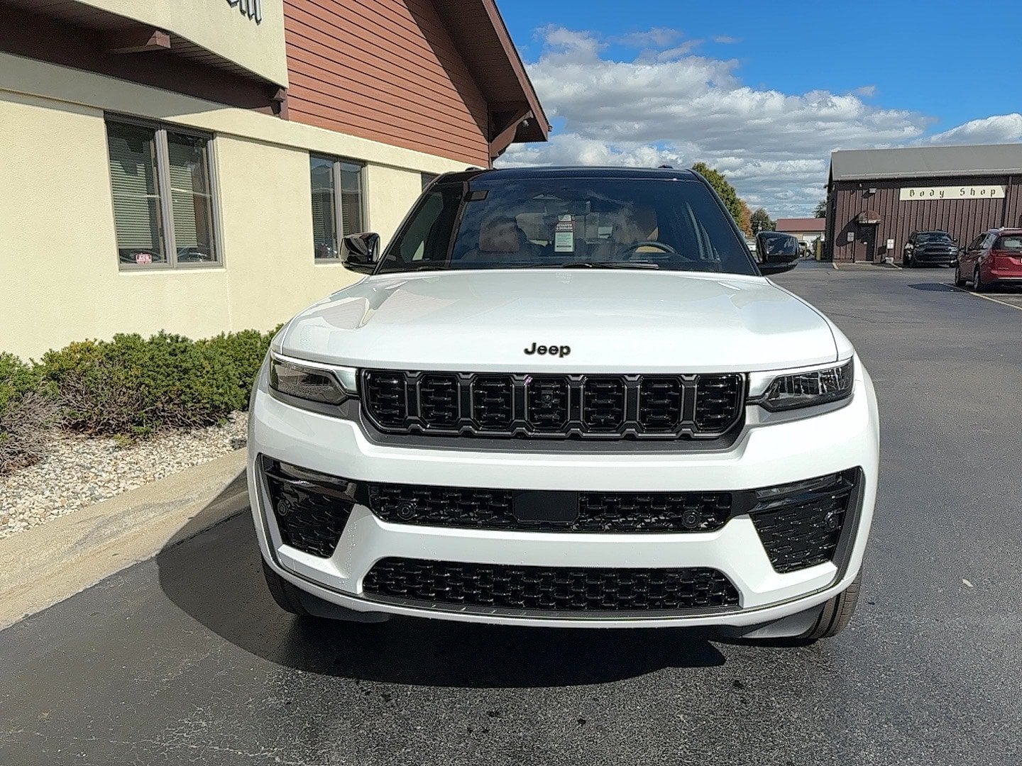New 2027 Jeep Grand Cherokee Summit AWD/4WD image 3