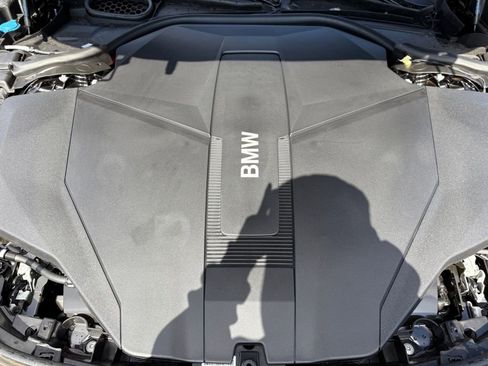 Used 2025 BMW i7 xDrive60 w/ Premium Package image 29