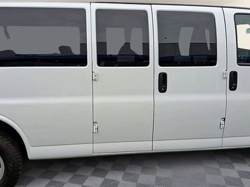 Used 2021 Chevrolet Express 3500 LT w/ LT Preferred Equipment Group image 9