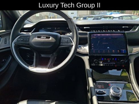Used 2025 Jeep Grand Cherokee Limited w/ Luxury Tech Group II AWD/4WD image 9