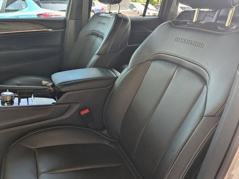 Used 2025 Jeep Grand Cherokee Overland AWD/4WD image 26