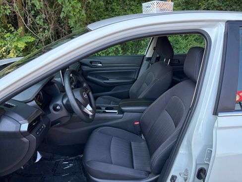 Used 2025 Nissan Altima 2.5 SV FWD image 27