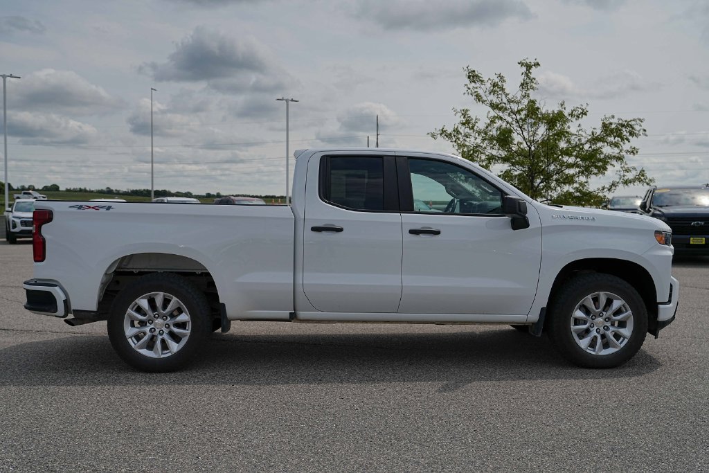 Used 2020 Chevrolet Silverado 1500 Custom w/ Trailering Package AWD/4WD image 6