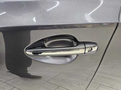 Used 2015 Toyota Avalon Limited FWD image 12