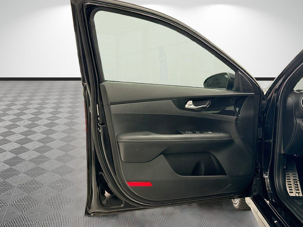 Used 2023 Kia Forte GT-Line FWD image 21