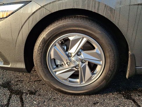 Used 2026 Hyundai Elantra SE FWD image 8