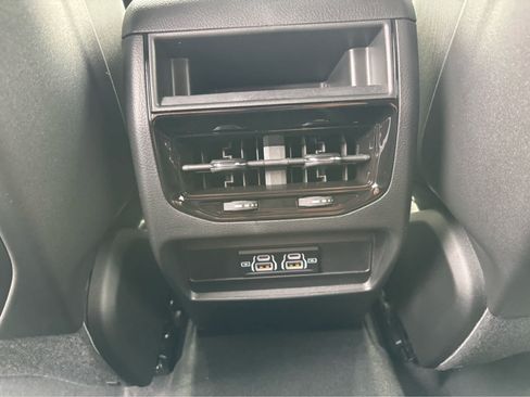 Used 2025 Jeep Grand Cherokee Laredo RWD image 17