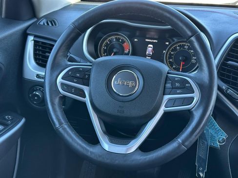 Used 2017 Jeep Cherokee Trailhawk w/ Cold Weather Group image 12