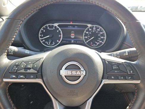 Used 2025 Nissan Sentra SR w/ SR Premium Package FWD image 11
