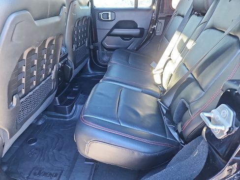 Used 2018 Jeep Wrangler Unlimited Rubicon image 32