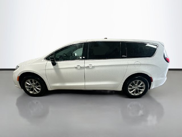 New 2026 Chrysler Pacifica Select AWD/4WD image 8