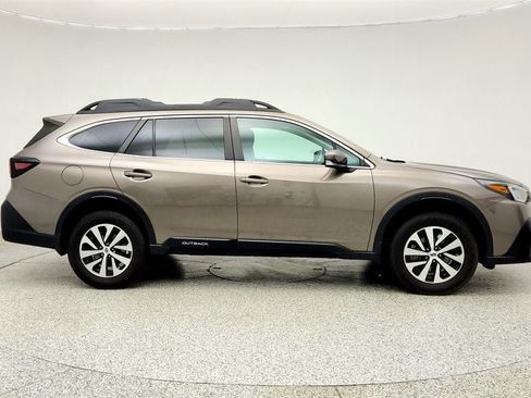 Used 2022 Subaru Outback Premium AWD/4WD image 4