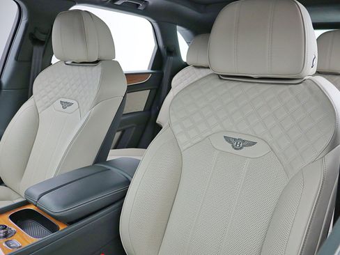 Certified 2023 Bentley Bentayga AWD/4WD image 25