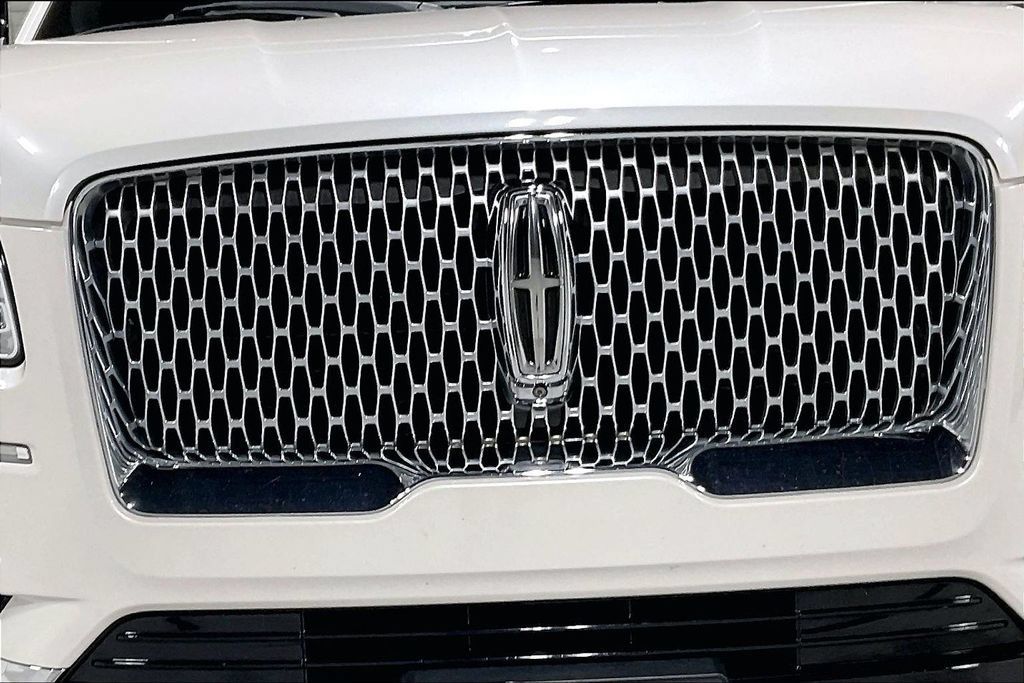 Used 2018 Lincoln Navigator Reserve w/ Technology Package AWD/4WD image 35